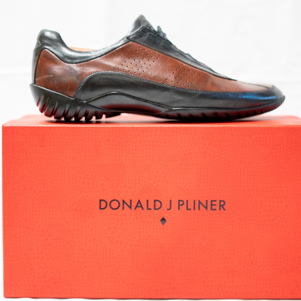 Donald Pliner shoes. 9 out of 10. Size 9. True to size.